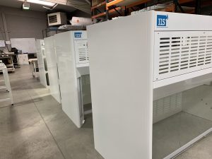 Low velocity fume cupboard